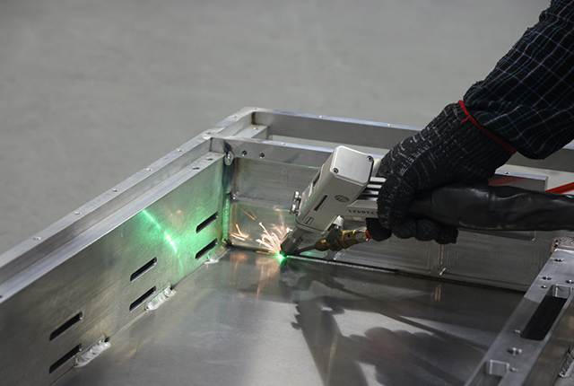Sheet metal welding service — Robot welding